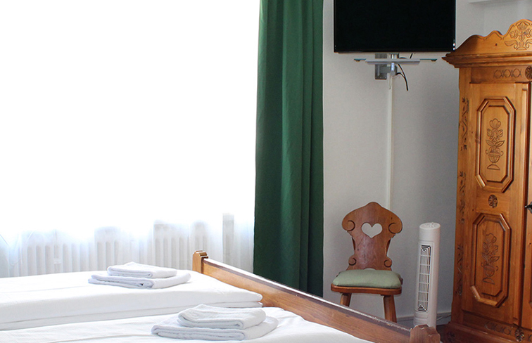 Deine Pension mit bayerischer Seele in Vilshofen. Herzhaftes Essen & familiäres Flair am Stadtplatz erleben. Tradition trifft Moderne. Schau vorbei!